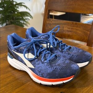 Diadora Men’s Mythos 3 Blushield LIKE NEW